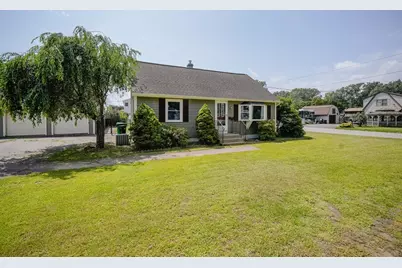 721 Pendleton Ave, Chicopee, MA 01020 - Photo 1