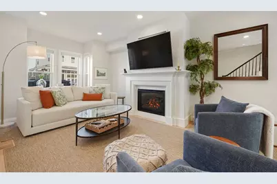 527 E 8th St, Boston, MA 02127 - Photo 1