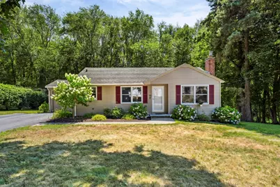 23 Hawthorne St, Grafton, MA 01536 - Photo 1