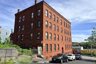 24 Charlton St, Worcester, MA 01608 - Photo 1