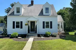 9 William St, Chester, MA 01011 - Photo 1