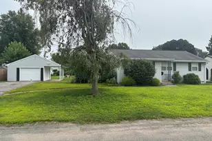 81 Poplar St, Chicopee, MA 01013 - Photo 1