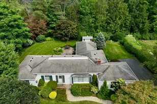 35 Hillcrest Dr, Northampton, MA 01062 - Photo 1