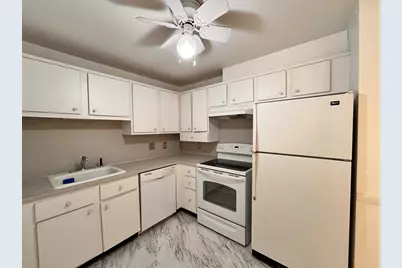 100 Grand View Ave #APT 3B, Quincy, MA 02170 - Photo 1