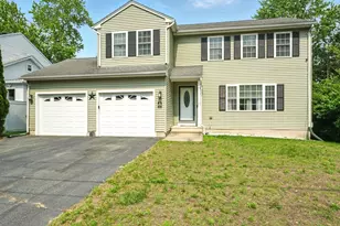 27 Wachusett St, Springfield, MA 01118 - Photo 1