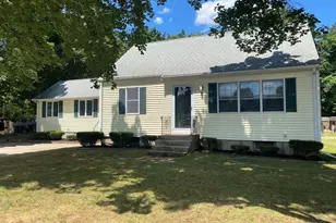 7 Munroe Dr, Plainville, MA 02762 - Photo 1