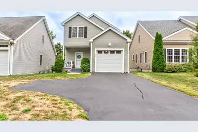 102 Crownshield Ave #102, Uxbridge, MA 01569 - Photo 1