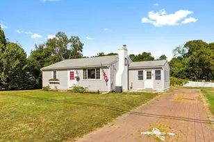 18 Antlers Shore Dr, Falmouth, MA 02536 - Photo 1