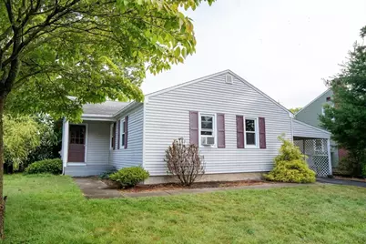 11 Crescent Hl, East Longmeadow, MA 01028 - Photo 1