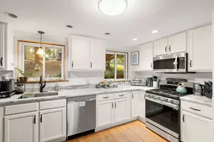 15 Park St, Middleton, MA 01949 - Photo 1