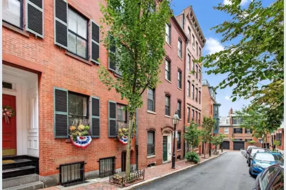 130 Myrtle St #8, Boston, MA 02114 - Photo 1