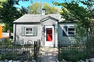 34 Crescent Ln, Malden, MA 02148 - Photo 1