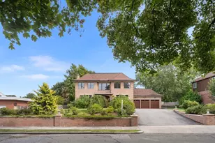 21 Broken Tree Rd, Newton, MA 02459 - Photo 1