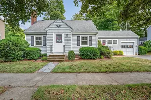 29 Belmont St, Reading, MA 01867 - Photo 1