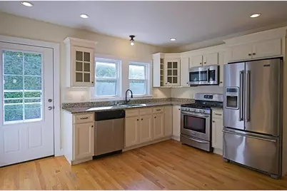 40 Quincy St #B, Sharon, MA 02067 - Photo 1