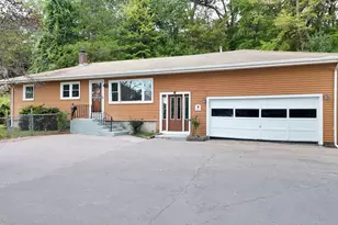 424 Lake Ave, Worcester, MA 01604 - Photo 1
