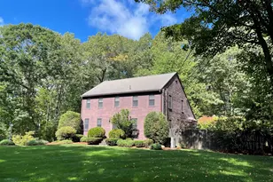 8 Neck Hill Rd, Mendon, MA 01756 - Photo 1