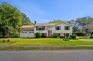 23 Lincolnshire Dr, Haverhill, MA 01835 - Photo 1