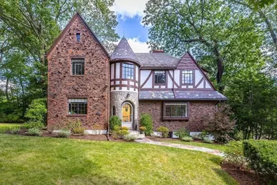 1069 W Roxbury Pkwy, Brookline, MA 02467 - Photo 1