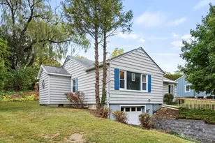 27 Willshire Dr, Williamstown, MA 01267 - Photo 1