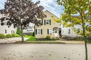 17 Middle St, Fairhaven, MA 02719 - Photo 1