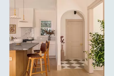 8 Rowe St, Stoneham, MA 02180 - Photo 1