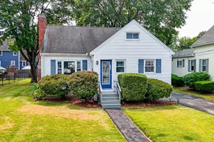 169 Green St, Reading, MA 01867 - Photo 1