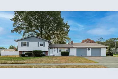 12 Manor Dr, Peabody, MA 01960 - Photo 1