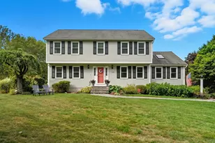 732 Lincoln St, Franklin, MA 02038 - Photo 1