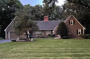 47 Banbury Ln, Holden, MA 01520 - Photo 1