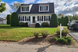 27 Hamlet Ct, Bristol, RI 02809 - Photo 1