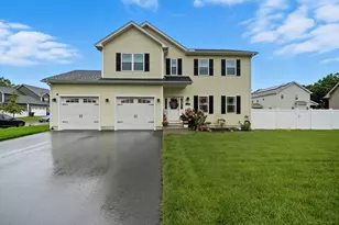 66 Elaine Cir, Springfield, MA 01109 - Photo 1