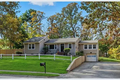 684 Haverhill St, Reading, MA 01867 - Photo 1