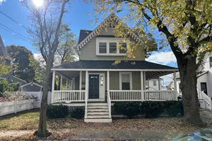 21 Hawthorn Ave, Winthrop, MA 02152 - Photo 1