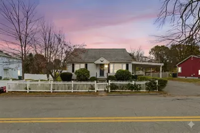 429 Oak Hill Rd, Fitchburg, MA 01420 - Photo 1