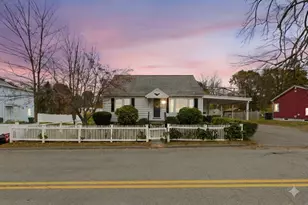 429 Oak Hill Rd, Fitchburg, MA 01420 - Photo 1