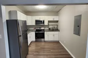 92 5 Maple St, Northampton, MA 01062 - Photo 1