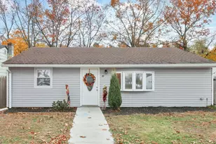 49 Mohegan Ave, Springfield, MA 01151 - Photo 1