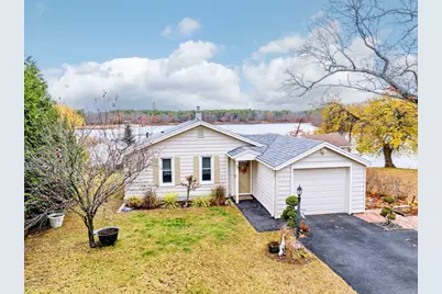 98 Pine Grove St, Springfield, MA 01119 - Photo 1