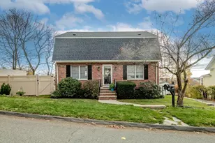 27 Temple St, Melrose, MA 02176 - Photo 1