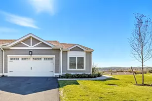 22 Horizon Dr, Millbury, MA 01527 - Photo 1