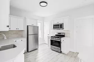 33 Harbor View St, Boston, MA 02125 - Photo 1
