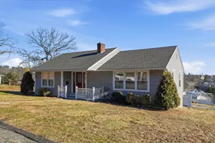 2 Oak Knoll Rd, Methuen, MA 01844 - Photo 1