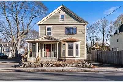 117 Elm St #1, Amesbury, MA 01913 - Photo 1