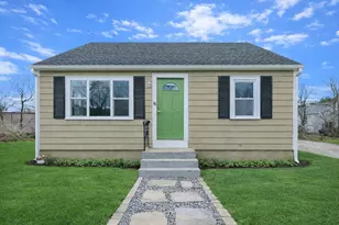 18 Huntington Ave, Plainville, MA 02762 - Photo 1