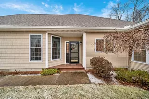 11 Summerfield Dr, Uxbridge, MA 01569 - Photo 1