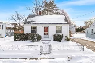 13 Hawthorne St, Fairhaven, MA 02719 - Photo 1