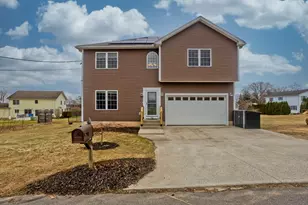 48 Mountain Ave, West Springfield, MA 01089 - Photo 1