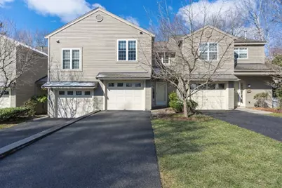 110 Ridgefield Cir #D, Clinton, MA 01510 - Photo 1