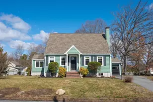 25 Wakefield St, Reading, MA 01867 - Photo 1